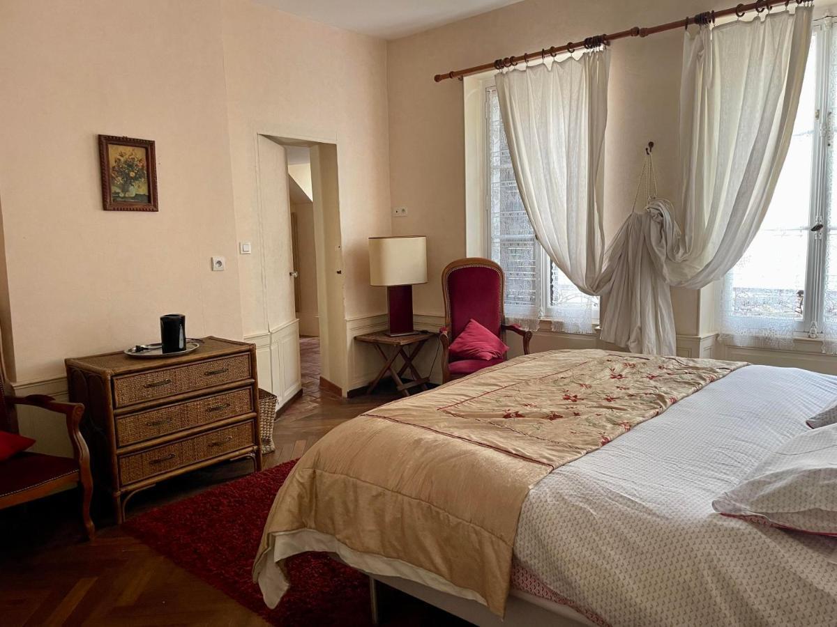 L'Escapade Place Voltaire Vermenton Екстер'єр фото