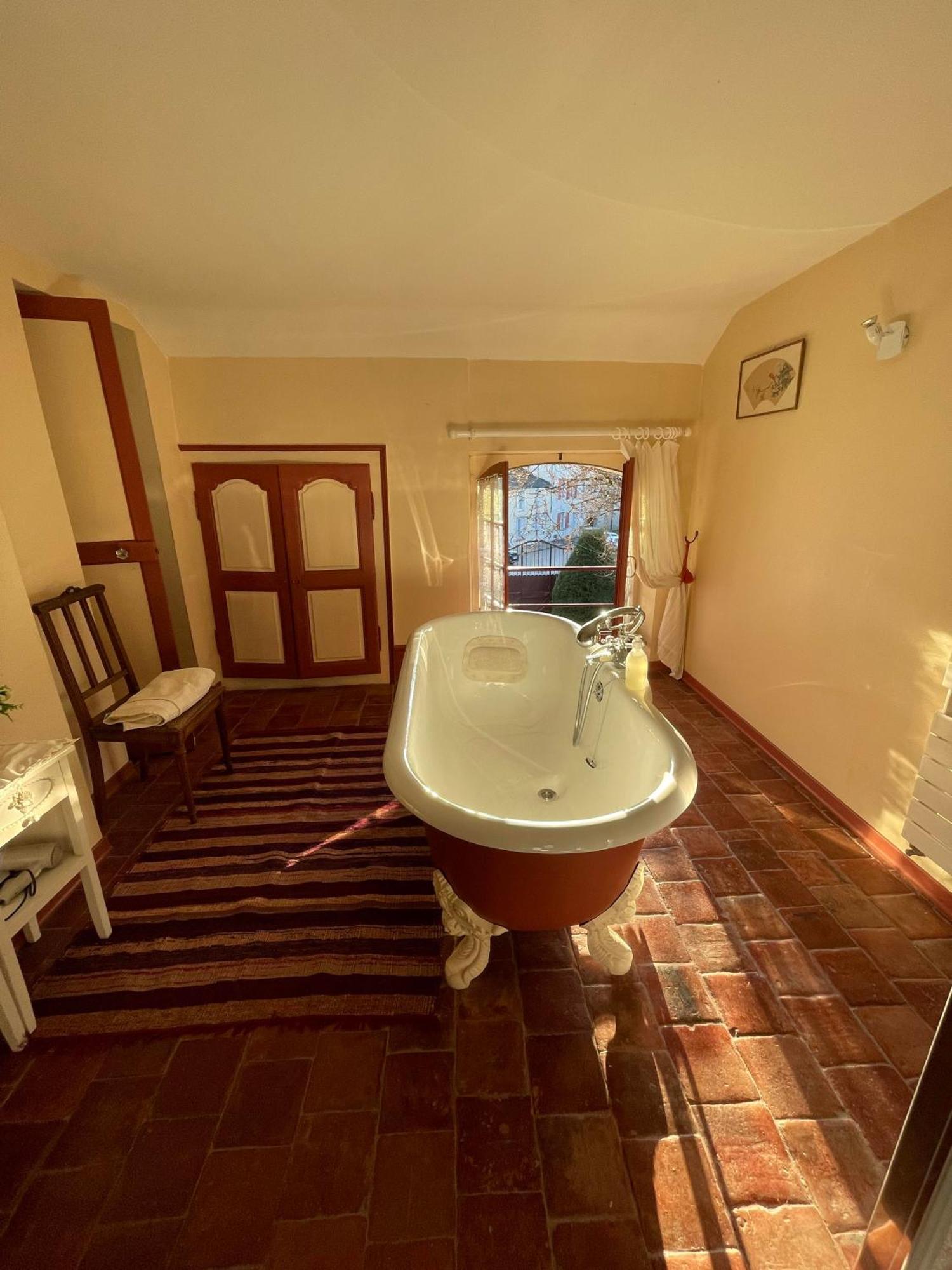 L'Escapade Place Voltaire Vermenton Екстер'єр фото