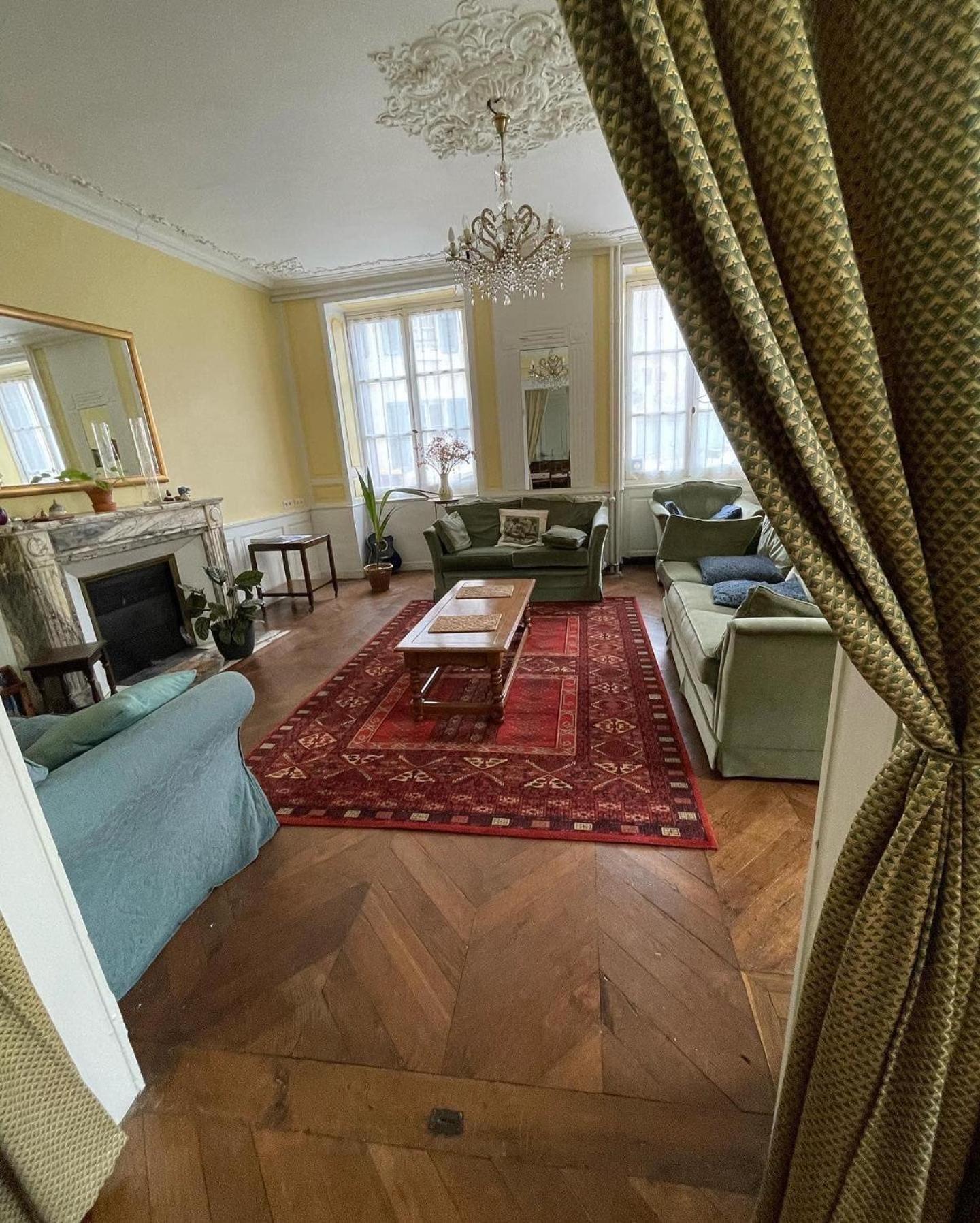 L'Escapade Place Voltaire Vermenton Екстер'єр фото