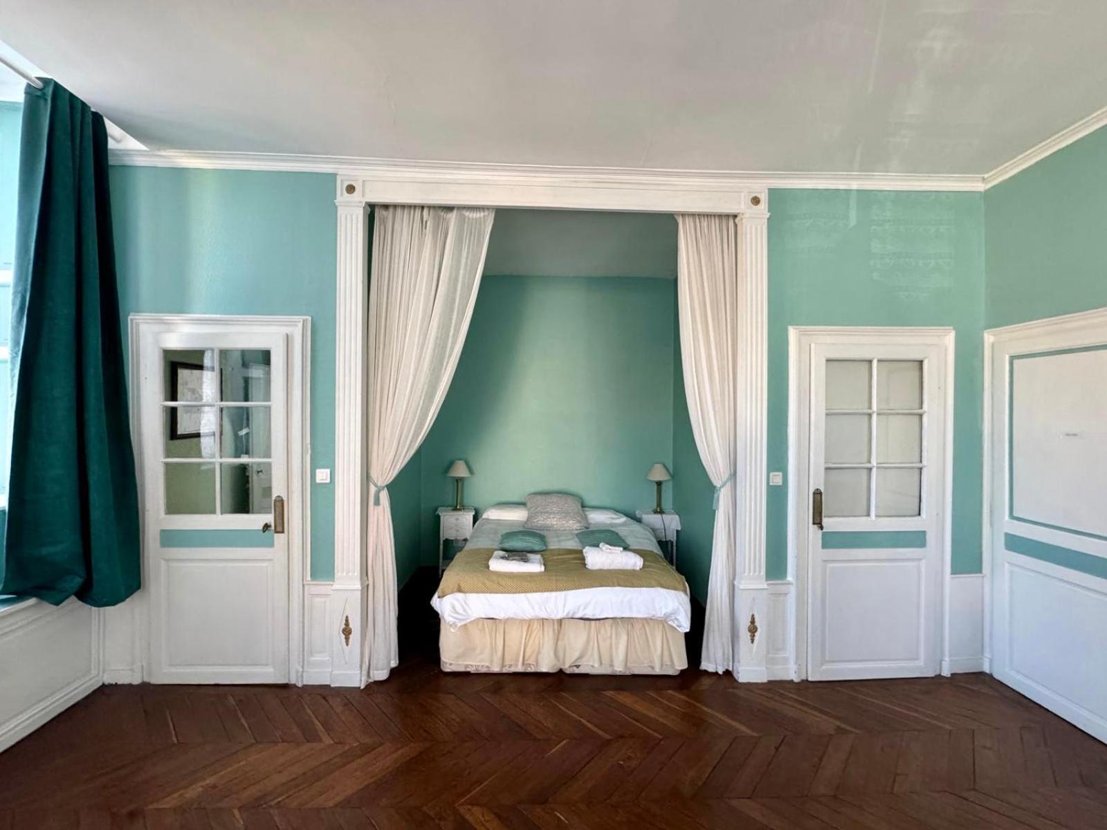 L'Escapade Place Voltaire Vermenton Номер фото