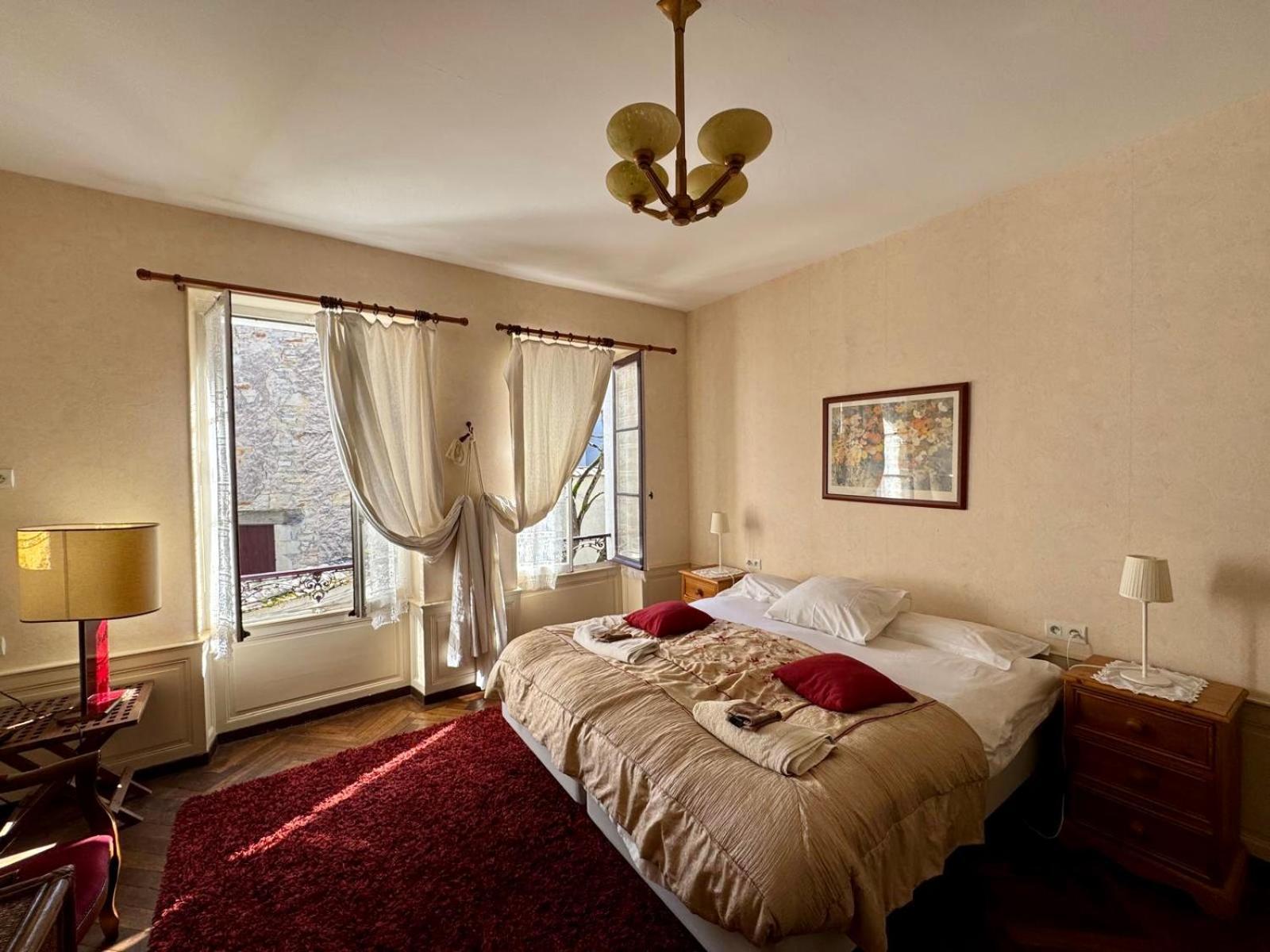 L'Escapade Place Voltaire Vermenton Номер фото
